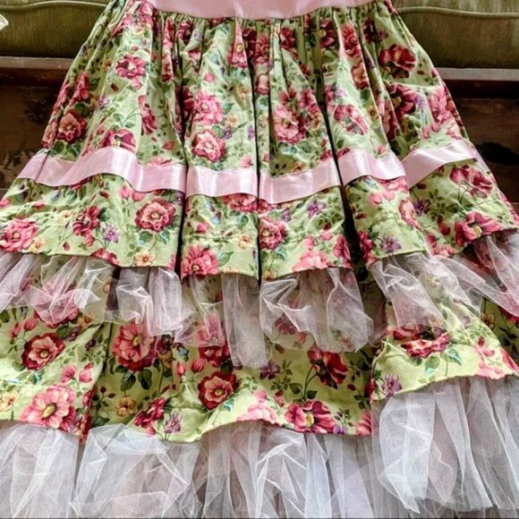 Elegant Priscilla Dawn Floral Midi Dtess - Picture 7 of 8